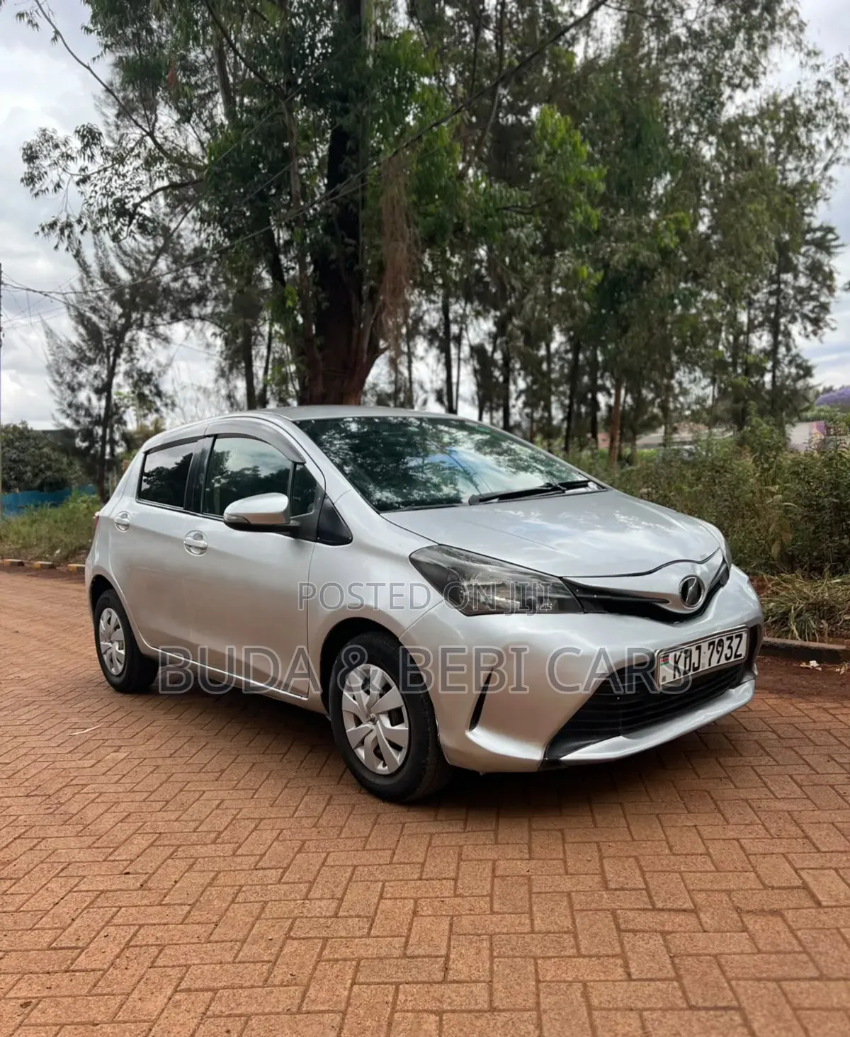 Toyota Vitz 2016 Silver