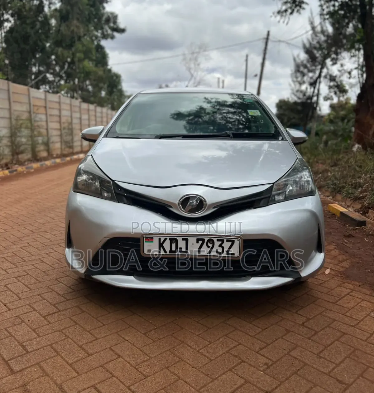 Toyota Vitz 2016 Silver