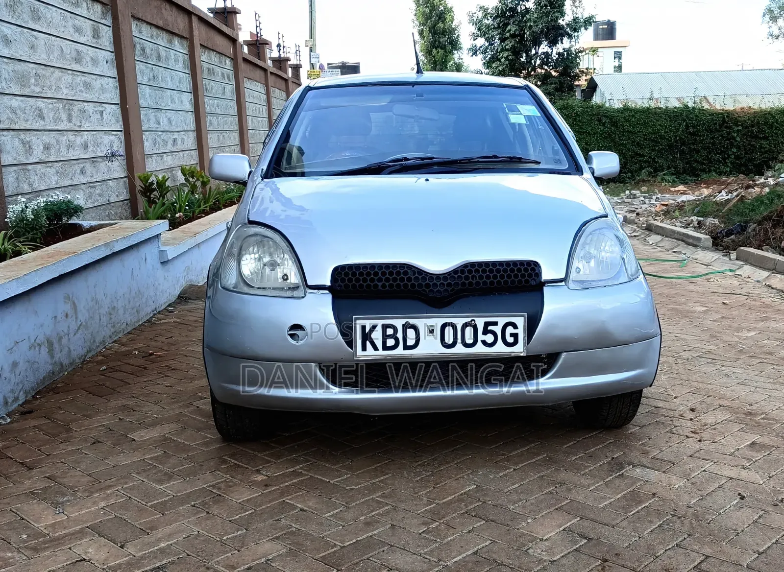 Toyota Vitz 2000 Silver
