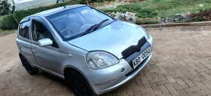 Toyota Vitz 2000 Silver