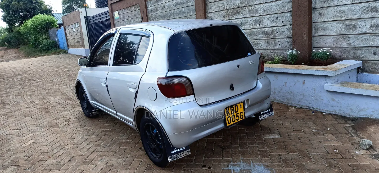 Toyota Vitz 2000 Silver