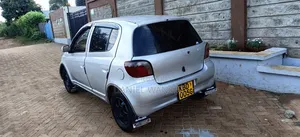 Toyota Vitz 2000 Silver