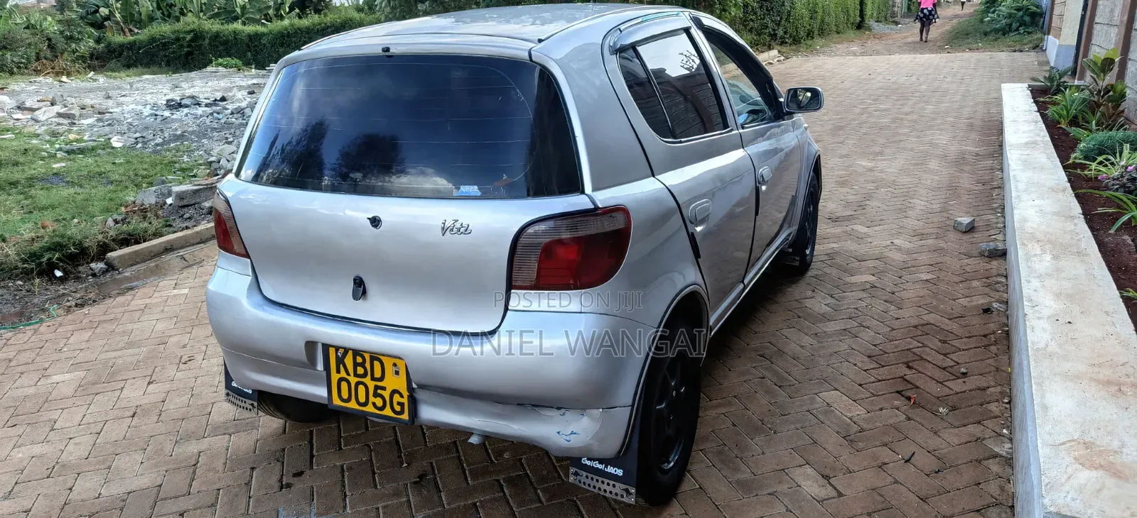 Toyota Vitz 2000 Silver