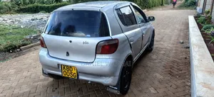 Toyota Vitz 2000 Silver