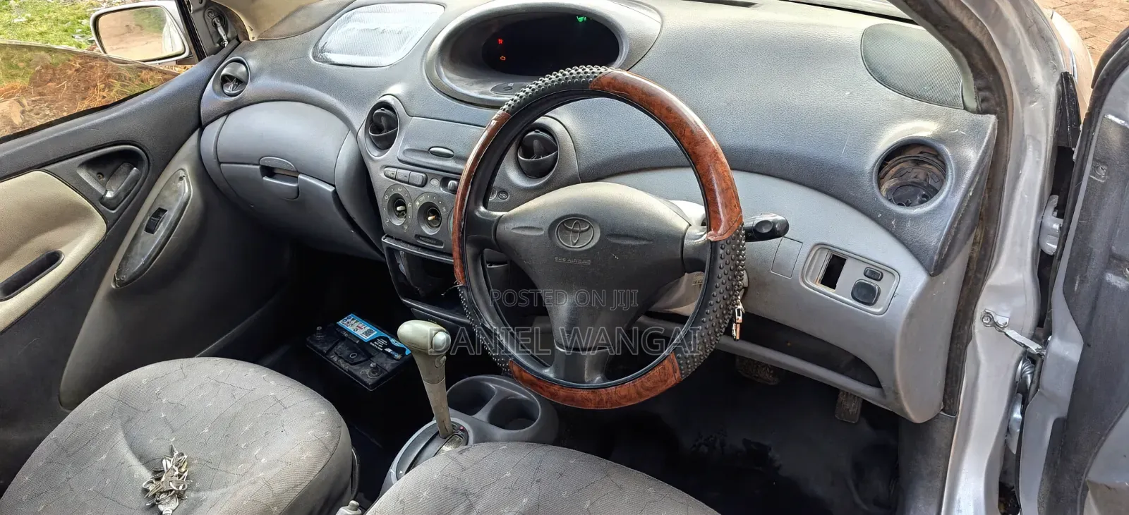 Toyota Vitz 2000 Silver