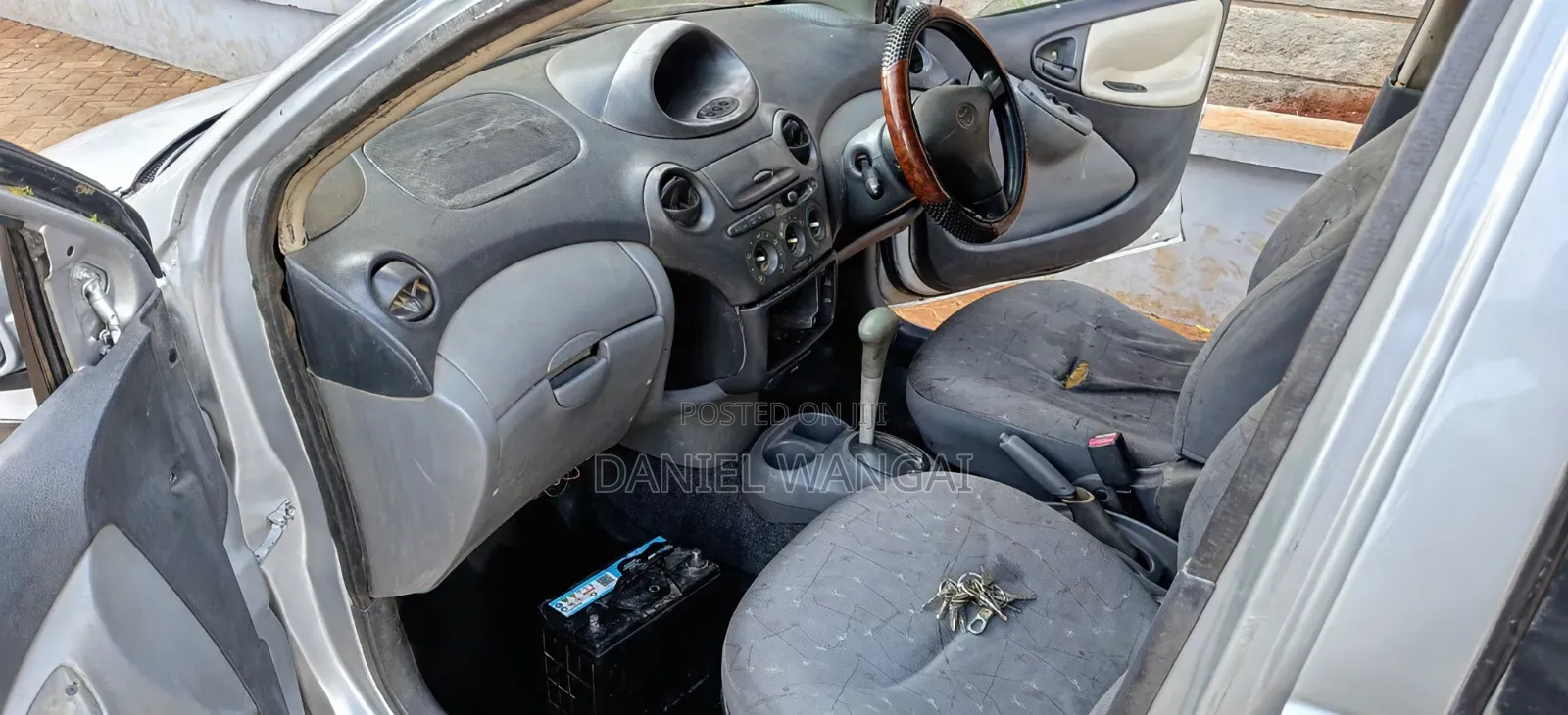 Toyota Vitz 2000 Silver
