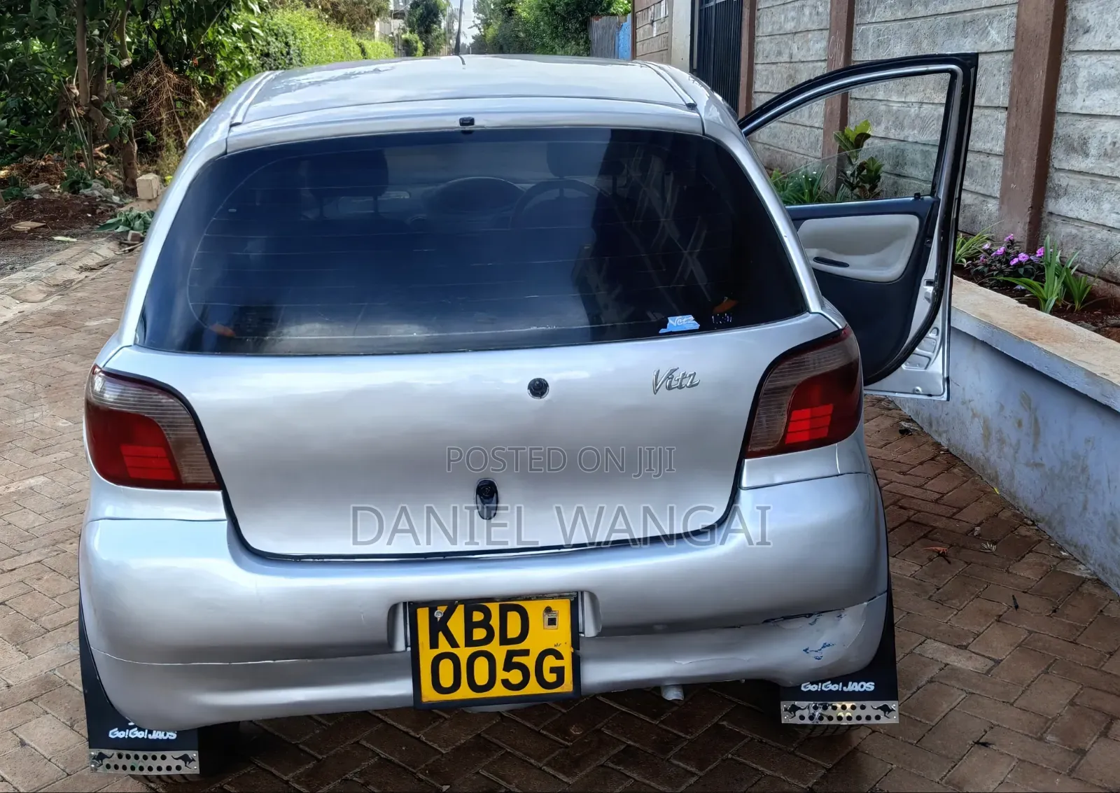 Toyota Vitz 2000 Silver