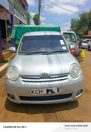 Toyota Sienta 1.5 FWD 2010 Silver