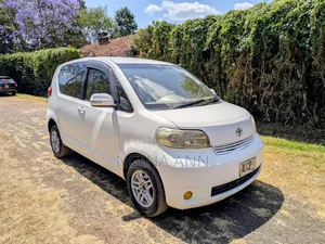Toyota Porte 2011 White