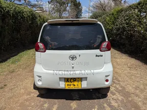 Toyota Porte 2011 White