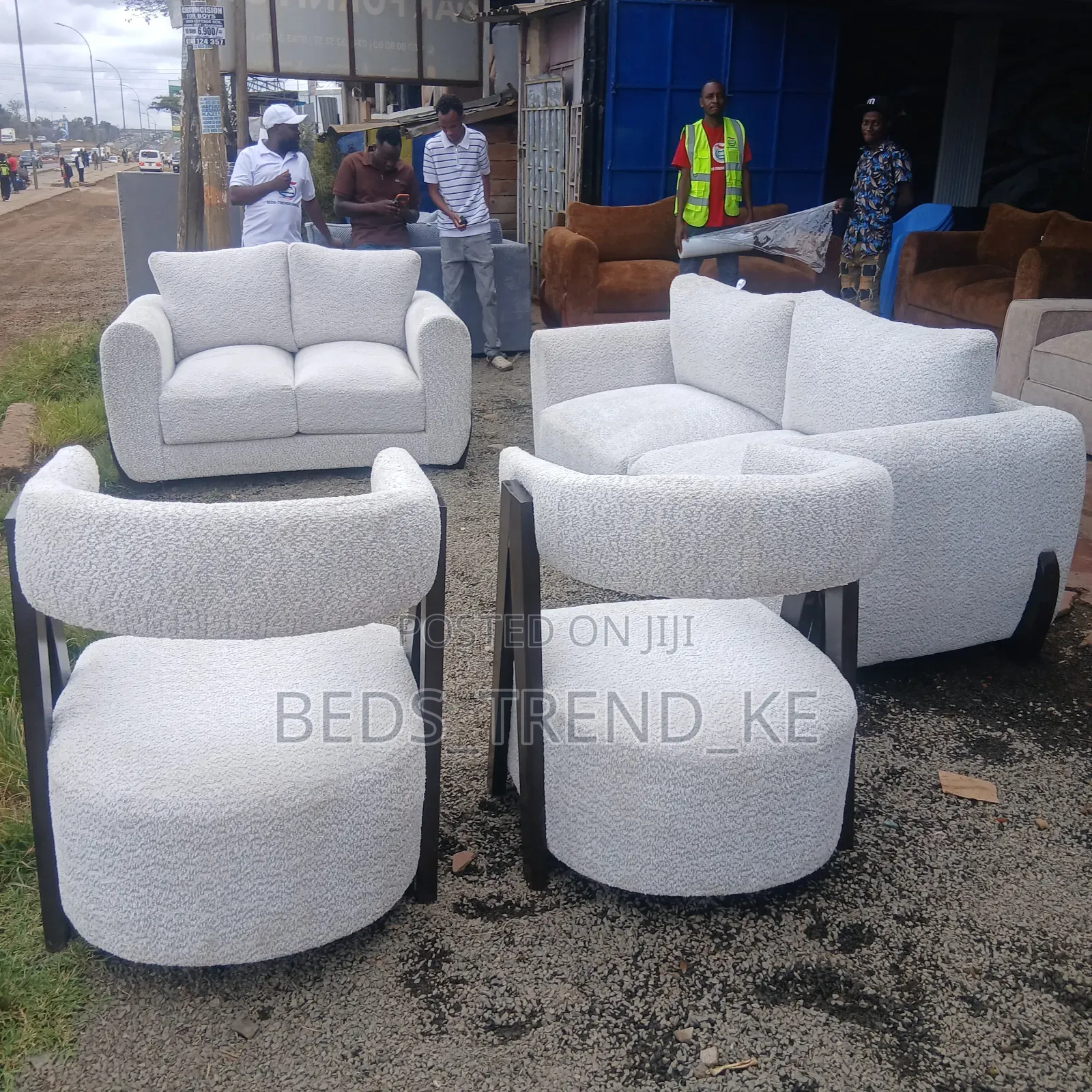3,2 With Arm Chairs