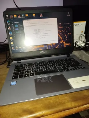 Laptop Asus Vivobook 14 4GB Intel Celeron HDD 1T