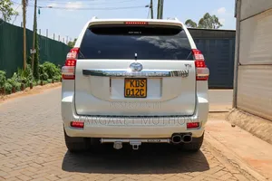Toyota Land Cruiser Prado 2017 White