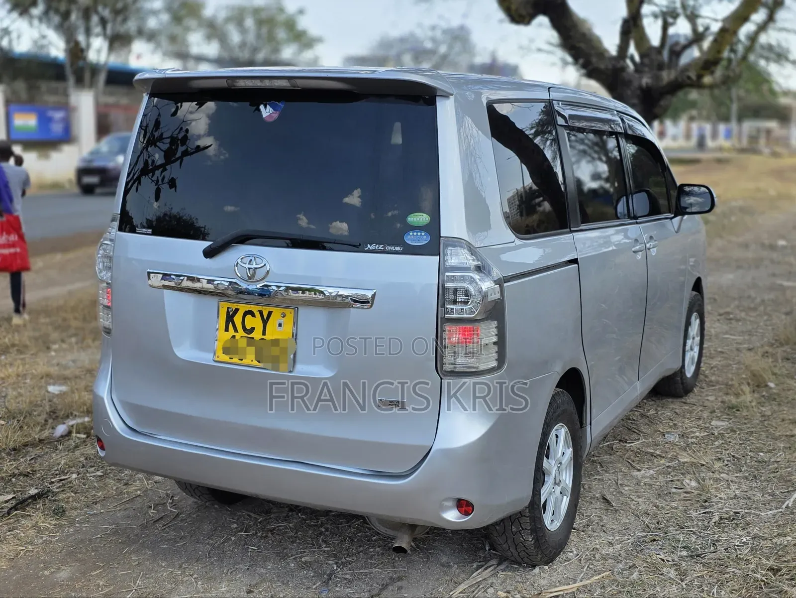 Toyota Voxy 2012 Silver