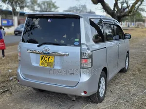 Toyota Voxy 2012 Silver