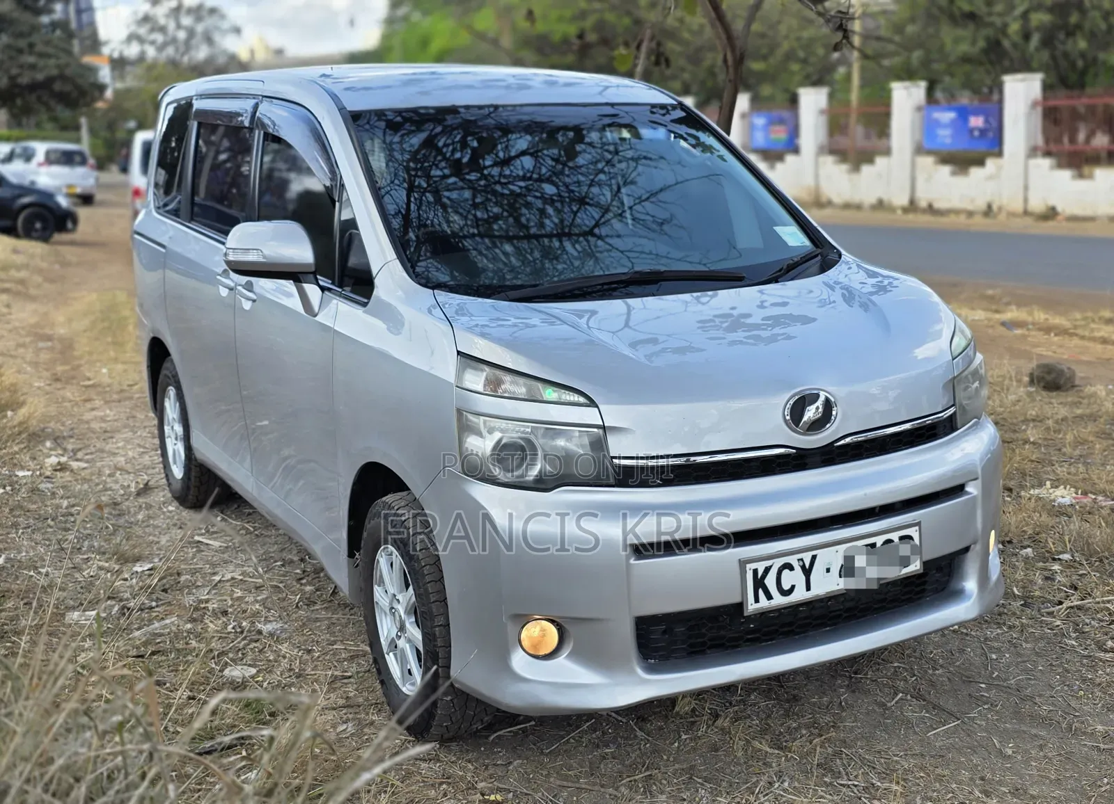 Toyota Voxy 2012 Silver