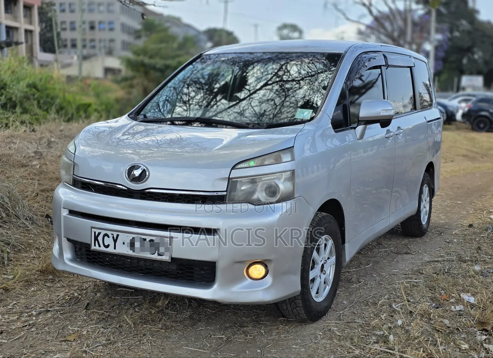 Toyota Voxy 2012 Silver