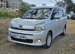 Toyota Voxy 2012 Silver