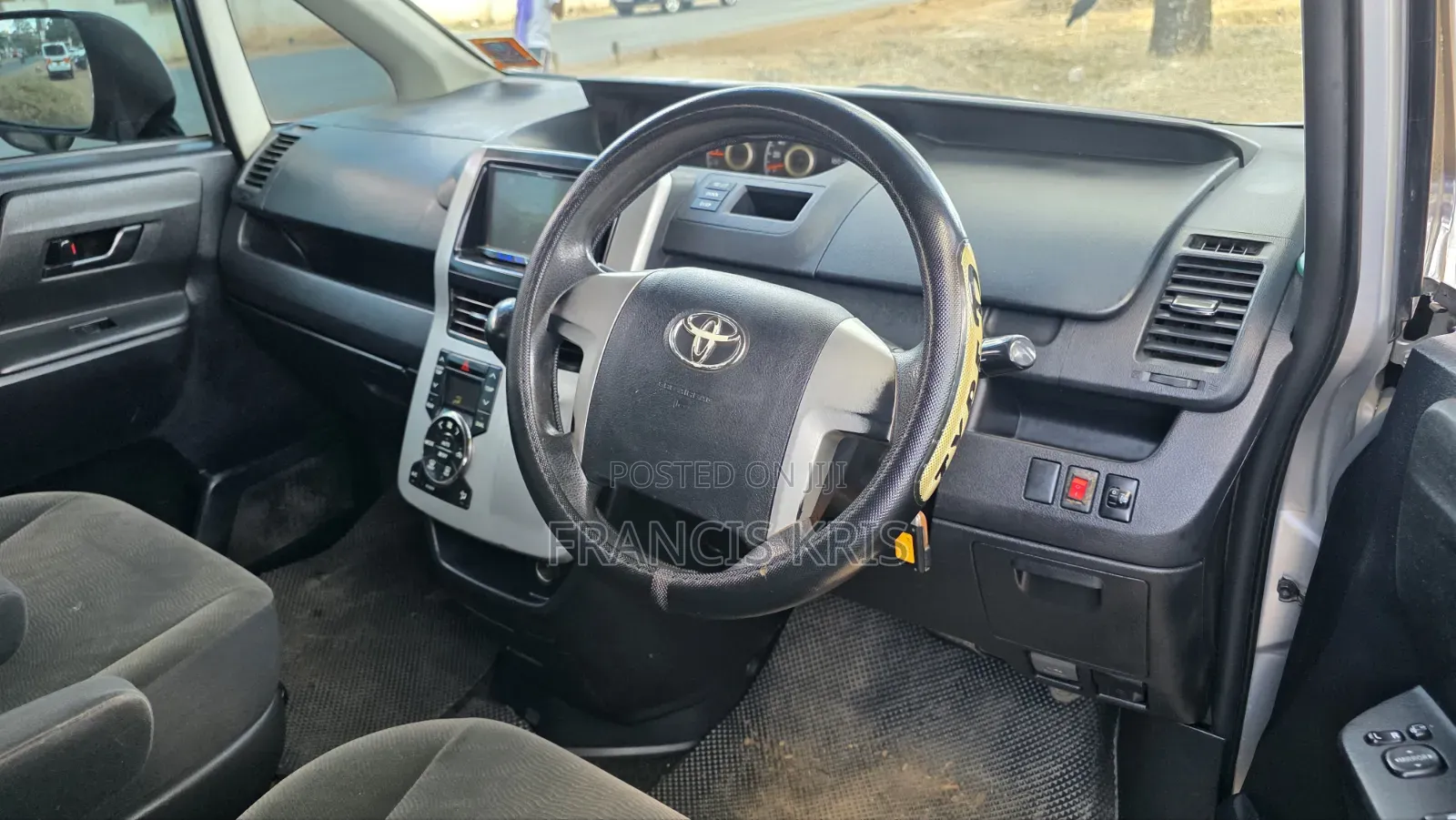 Toyota Voxy 2012 Silver