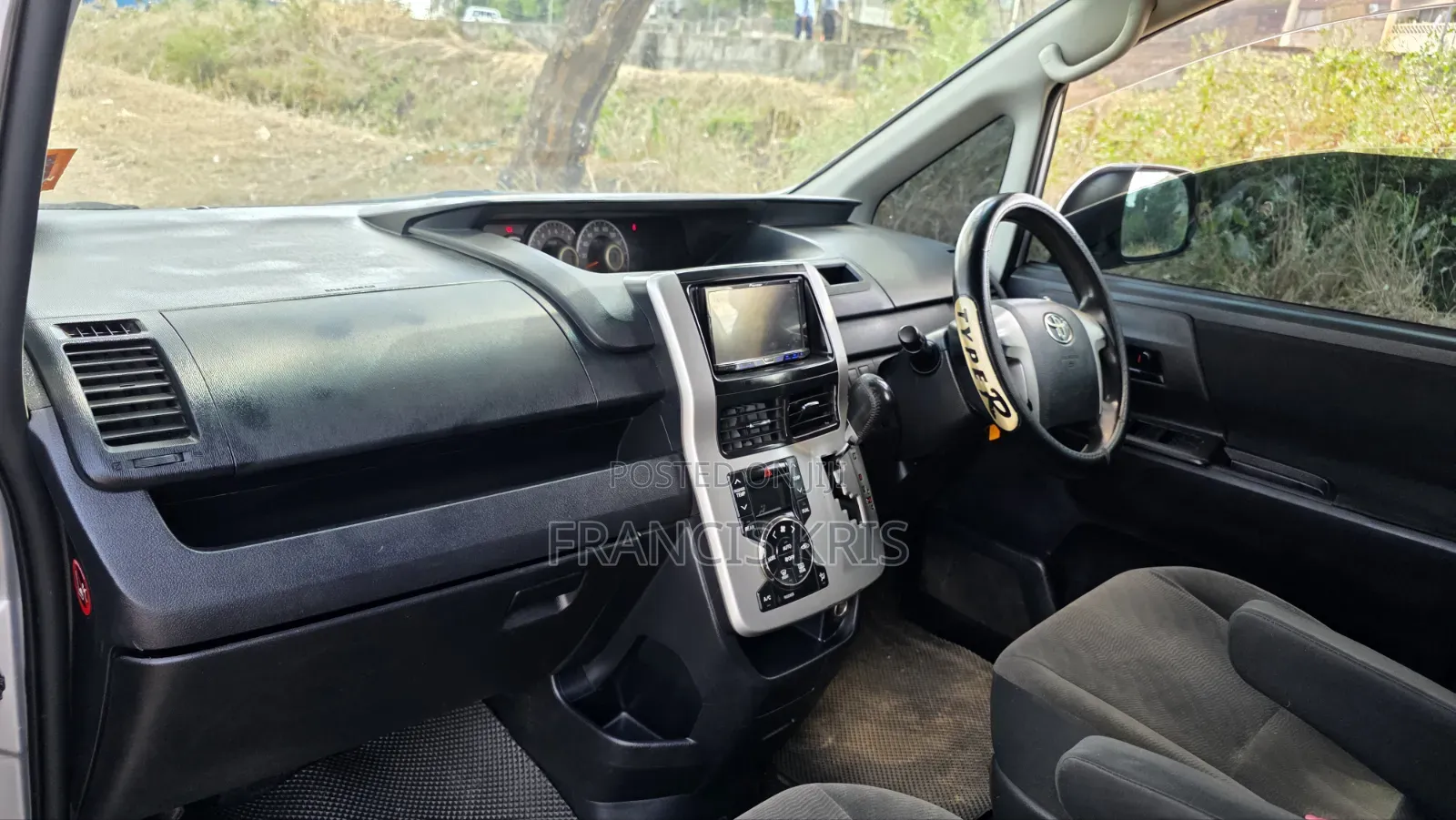 Toyota Voxy 2012 Silver