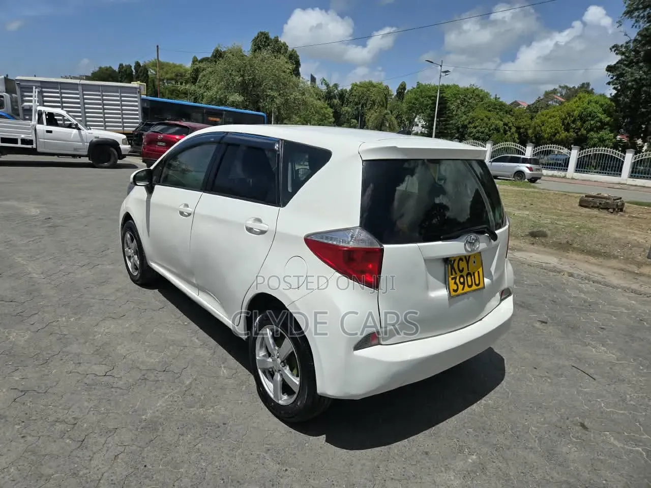 Toyota Ractis 2013 White