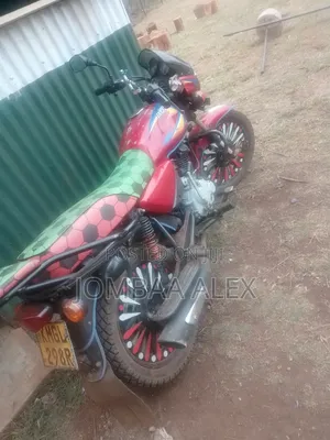 Bajaj Boxer 125 2024 Red