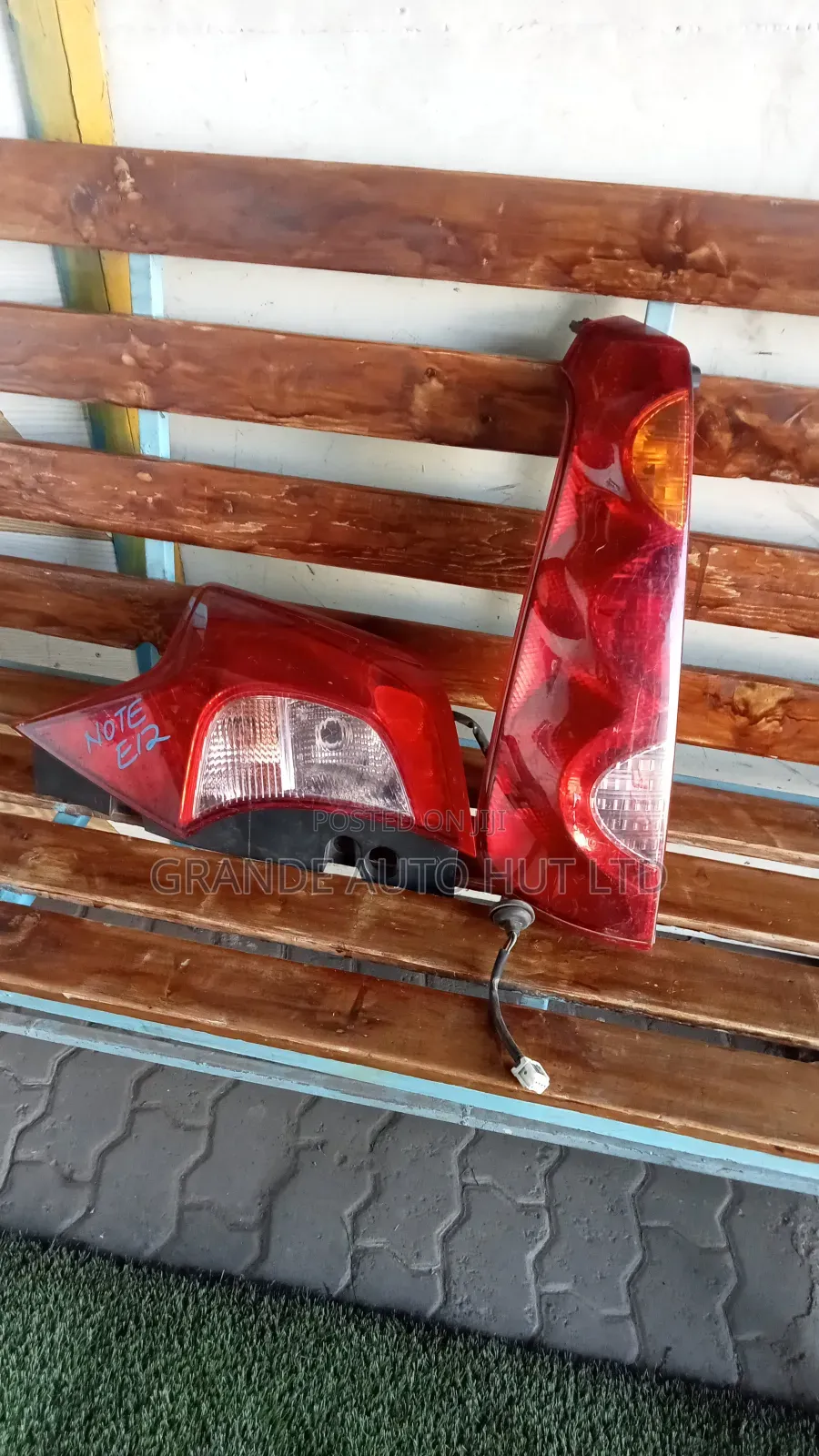Nissan Note E11 Taillight