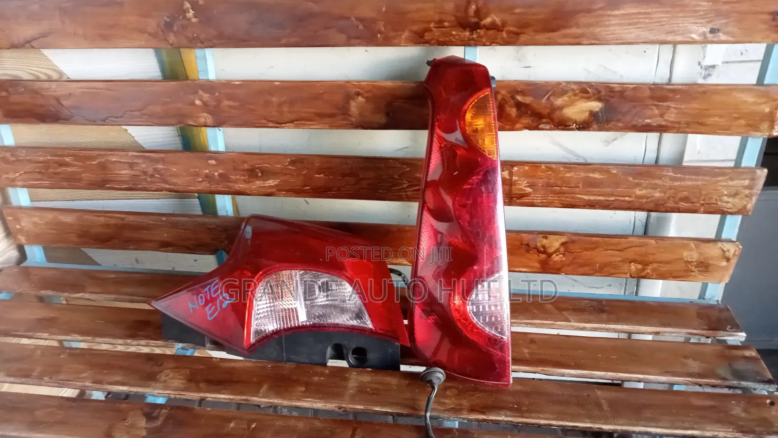 Nissan Note E11 Taillight