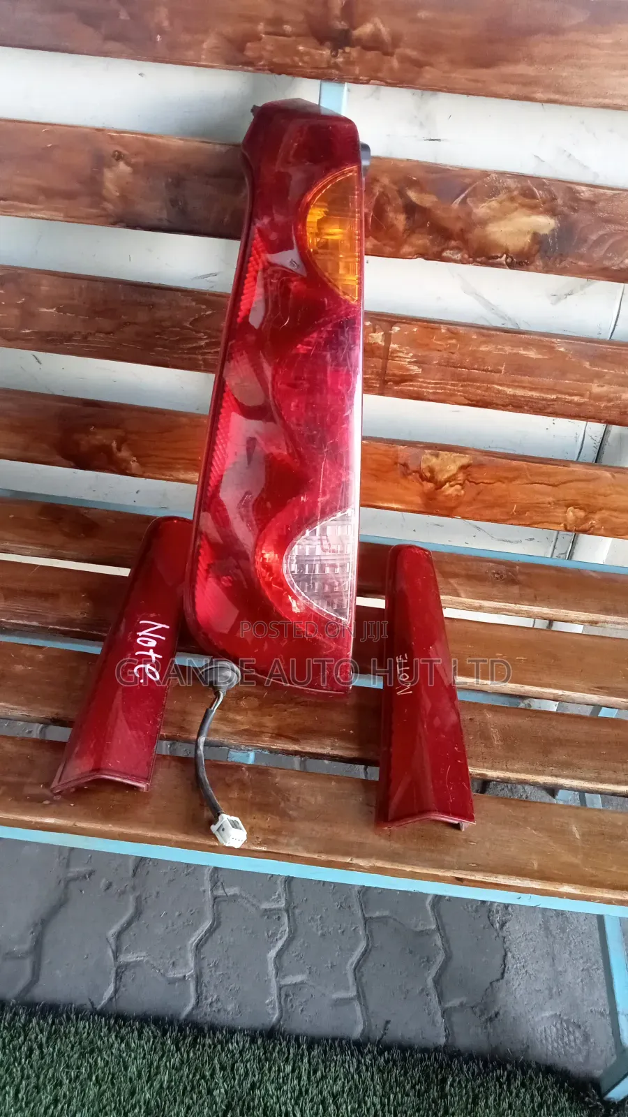 Nissan Note E11 Taillight
