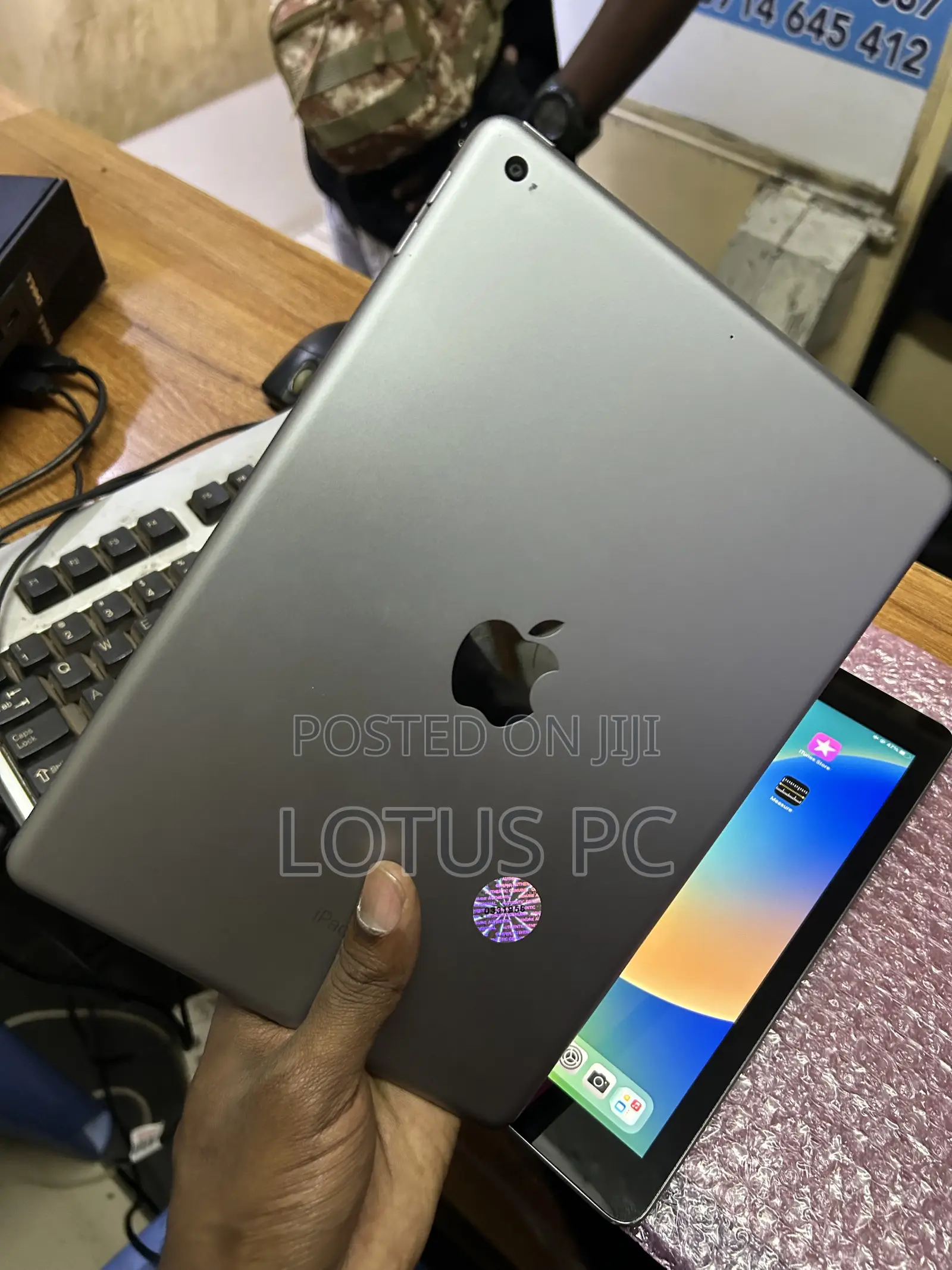 Apple iPad 9.7 128 GB Gray