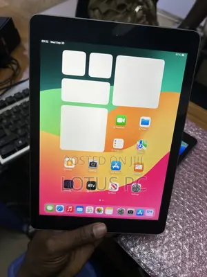 Apple iPad 9.7 128 GB Gray