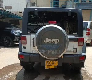 Jeep Wrangler Unlimited Sport 2012 White