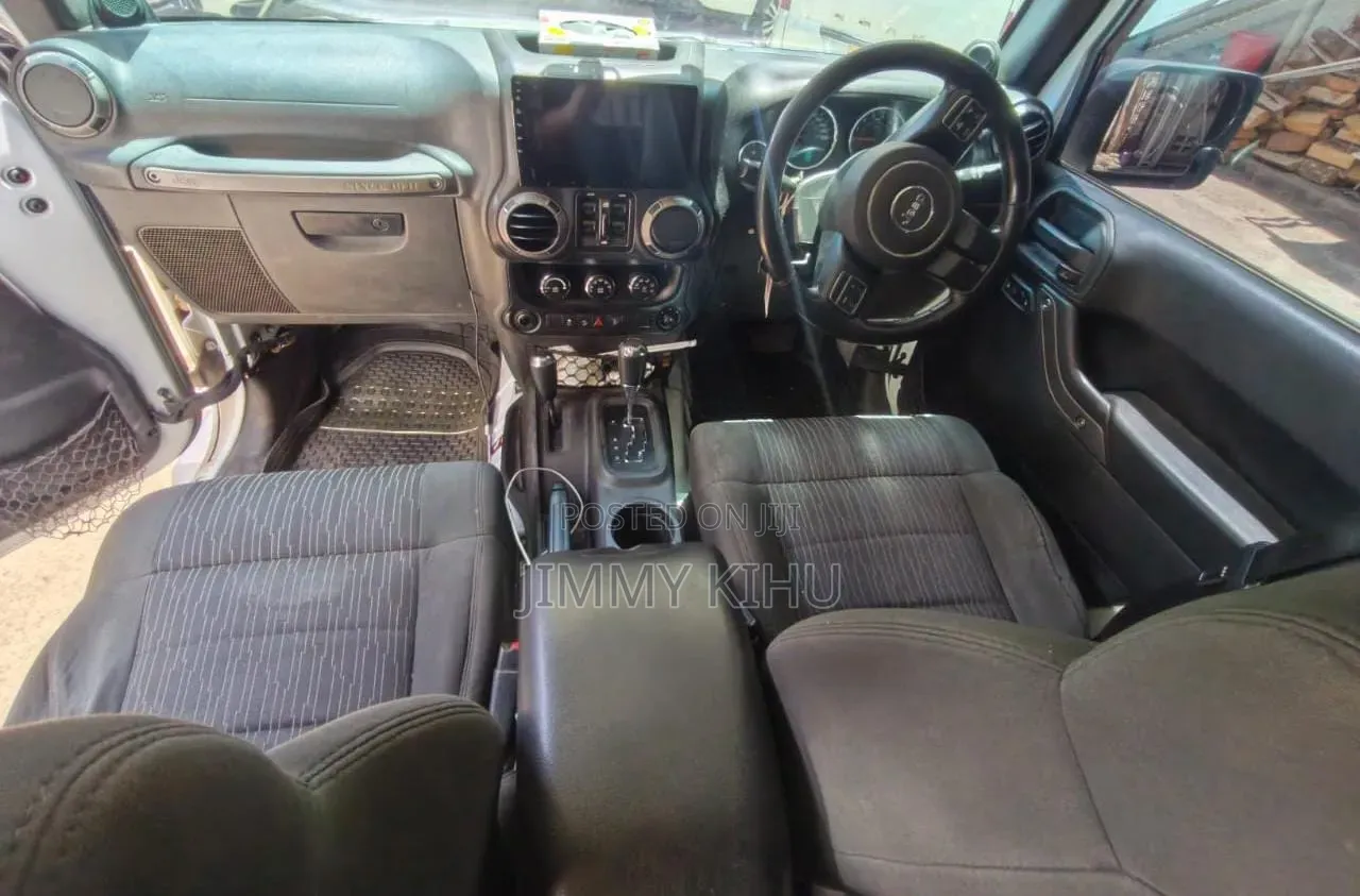 Jeep Wrangler Unlimited Sport 2012 White