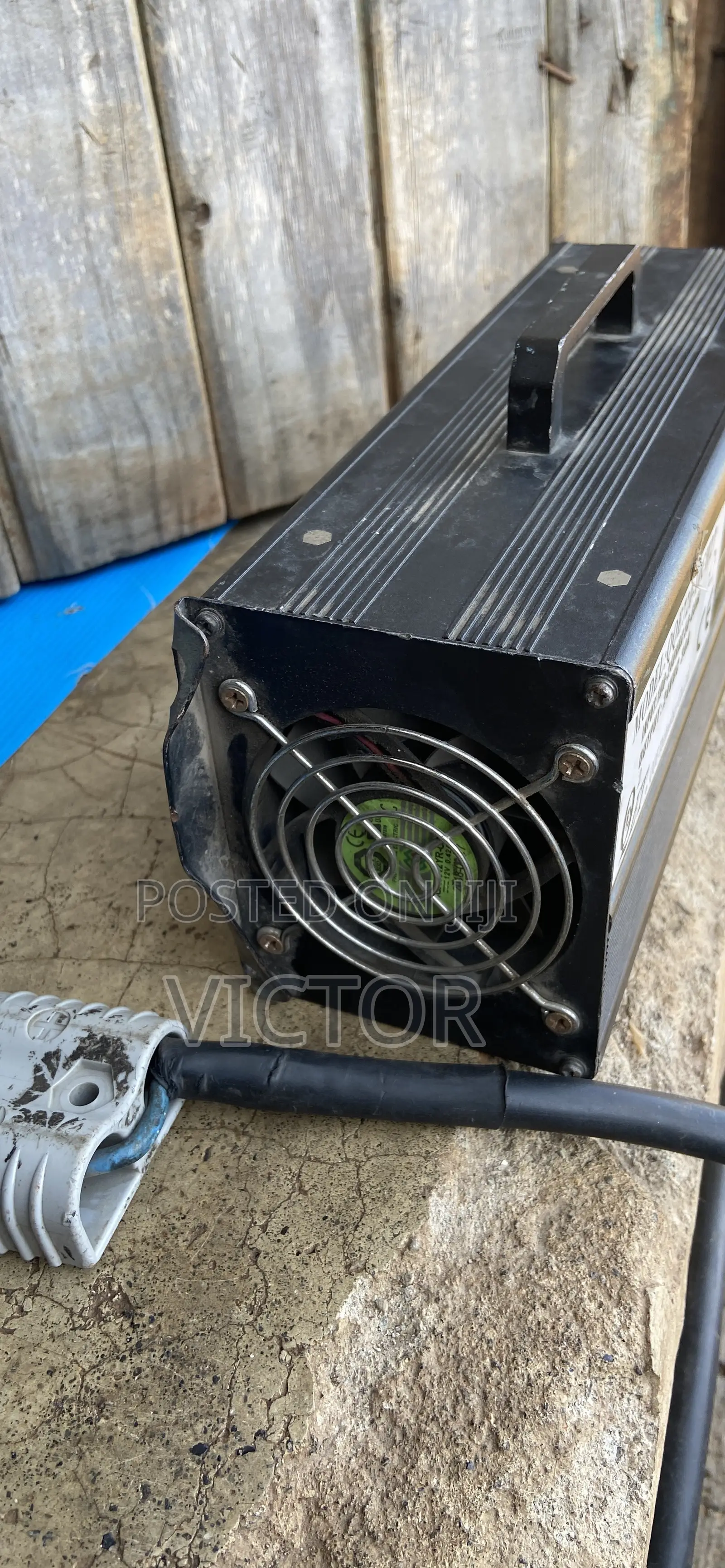 QQE 24V 30A Heavy Duty Battery Charger (QQE720-10CH27)