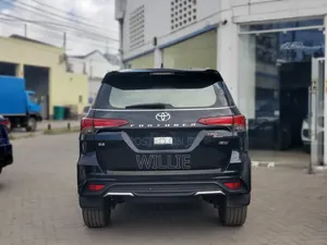 Toyota Fortuner 2019 Black