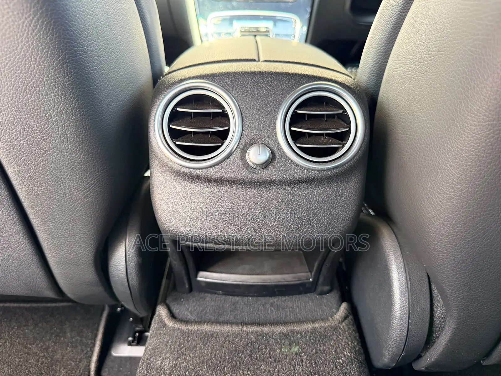 Mercedes-Benz C180 2018 Silver