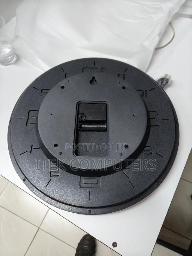 Smart Wireless CCTV Wall Clock for Indoor Room Surveillance - thumbnail 2