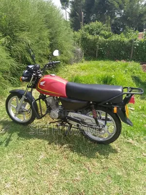 Honda CB 2025 Red