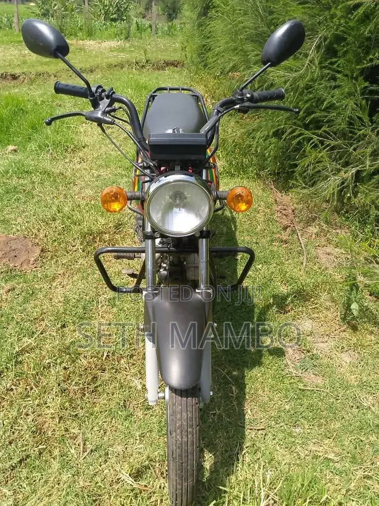Honda CB 2025 Red