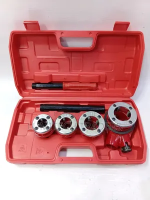 Die Stock Ratchet 
1⁄23⁄83⁄4 111⁄4