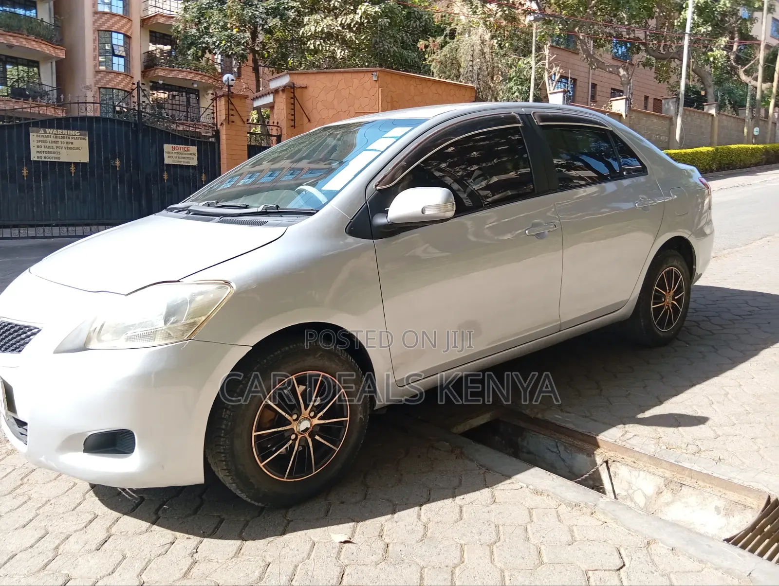 Toyota Belta 2009 Silver
