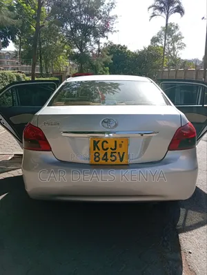 Toyota Belta 2009 Silver