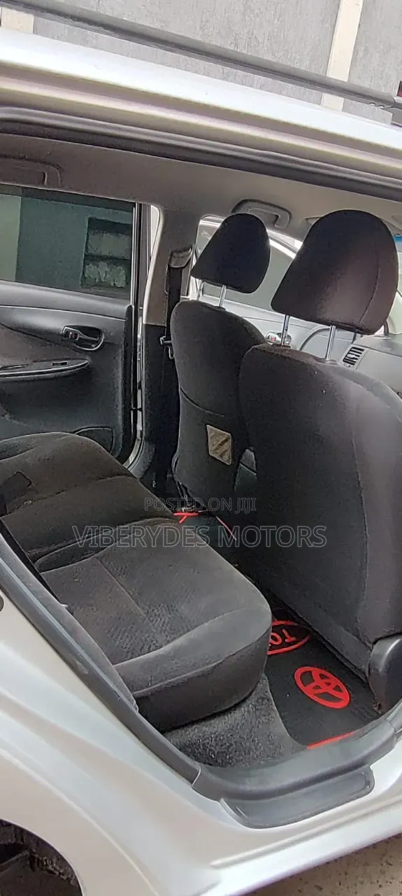 Toyota Corolla Fielder 2010 Silver