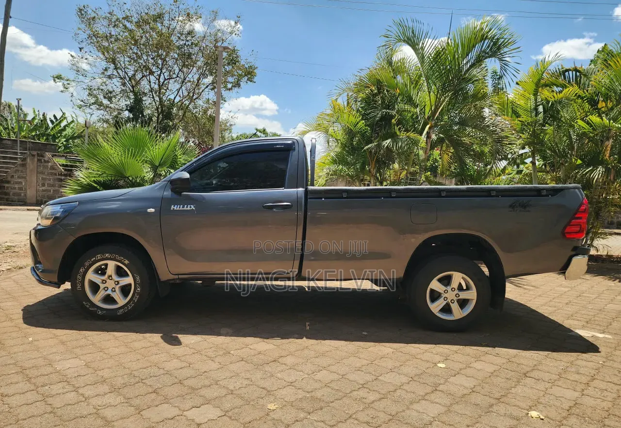 Toyota Hilux 2018 Gray