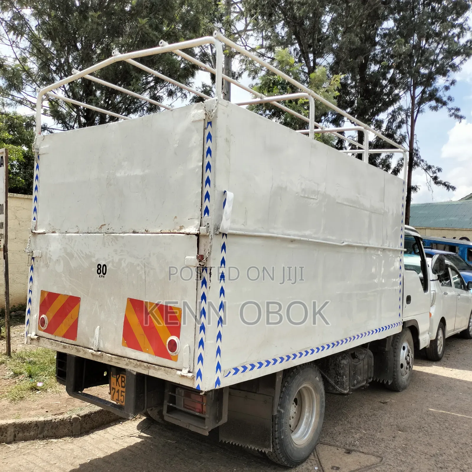 Isuzu ELF Truck 2003 White