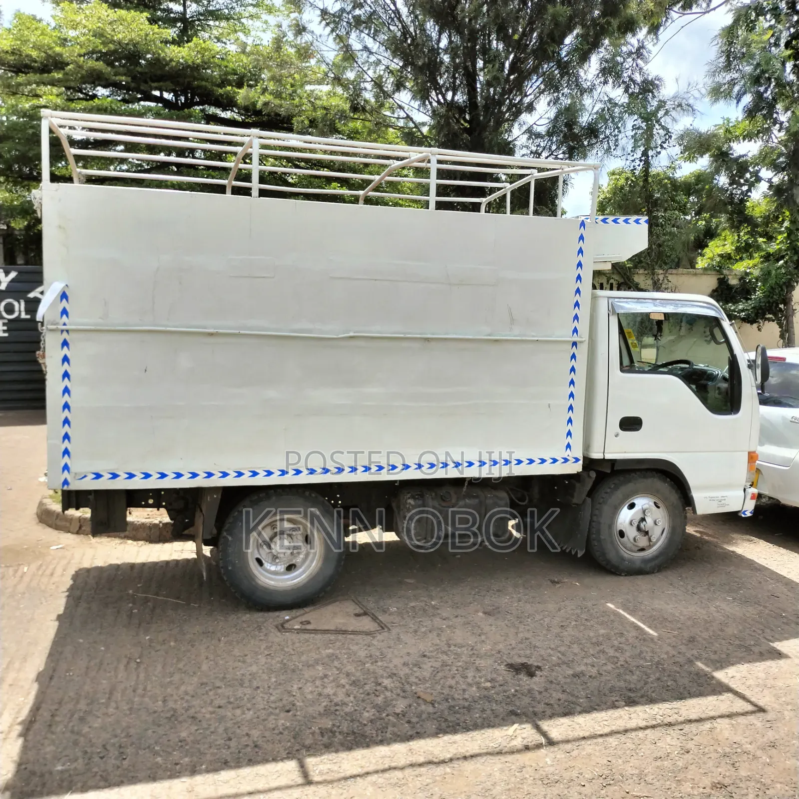 Isuzu ELF Truck 2003 White