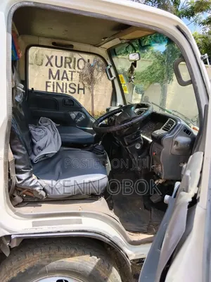 Isuzu ELF Truck 2003 White