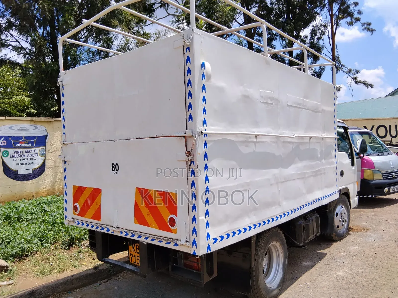 Isuzu ELF Truck 2003 White