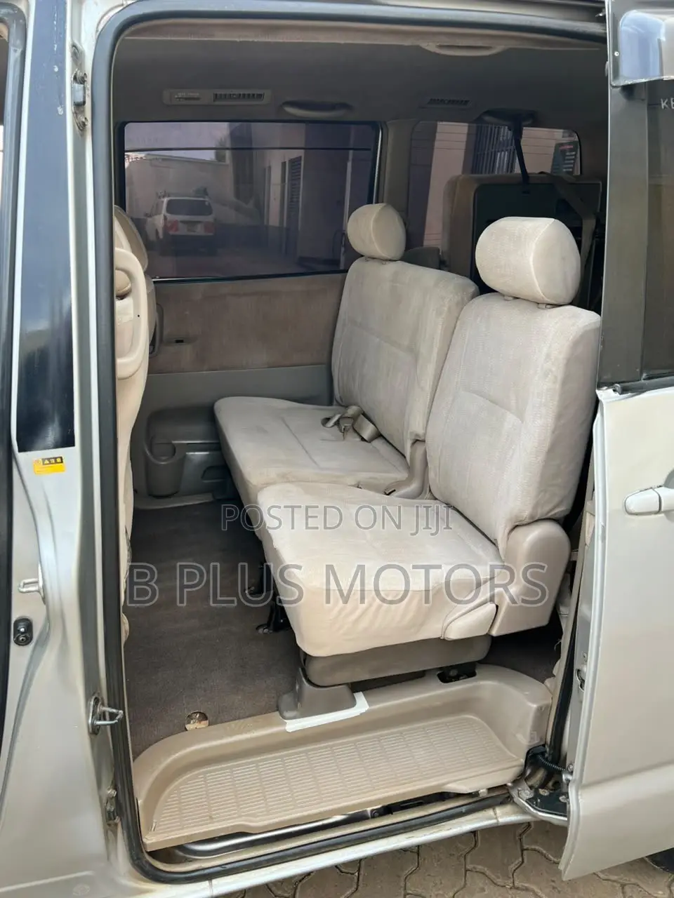 Toyota Noah 2002 Silver