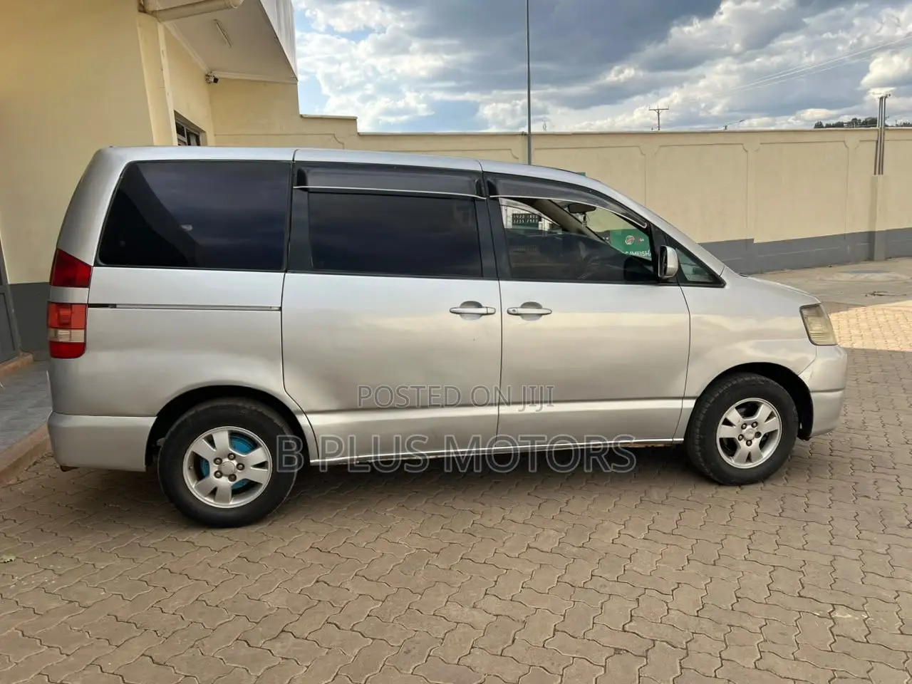 Toyota Noah 2002 Silver